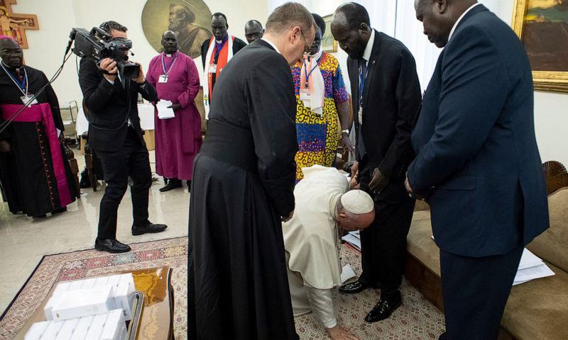 Pope Francis kneels to kiss the feet of South Sudan's President Salva Kiir