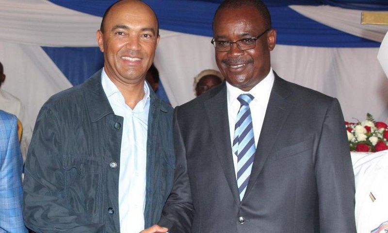 Nairobi gubernatorial aspirant Peter Kenneth (left) and Governor Evans Kidero during the Anglican Church of Kenya Diocese of Nairobi thanksgiving mass in Ruai on Sunday January 29, 2017.