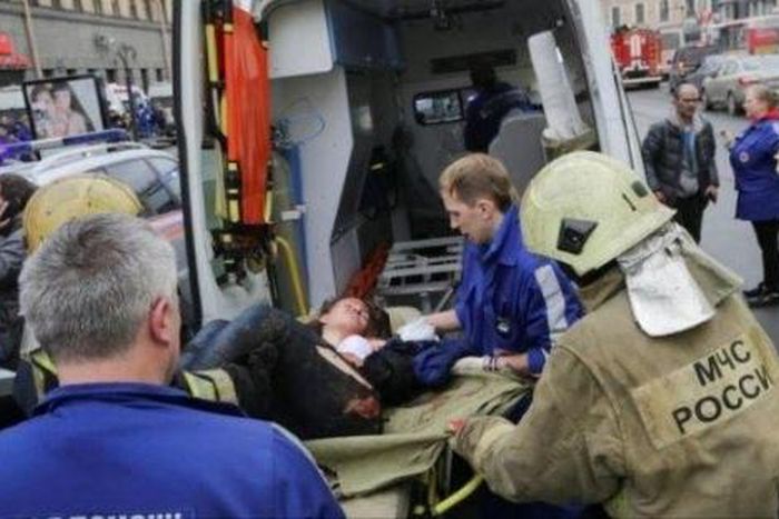 Emergency unit attending to some injured people