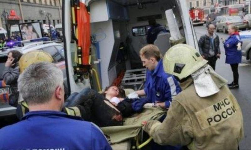 Emergency unit attending to some injured people