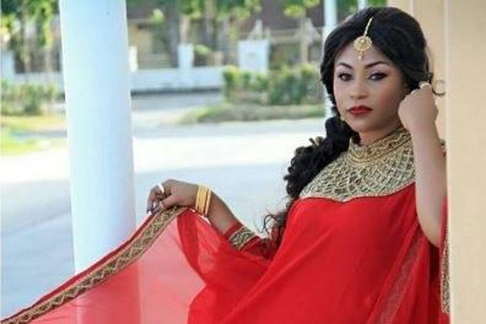 Esma Platnumz isn't a shy lady, but she likes her dresses long and sexy.