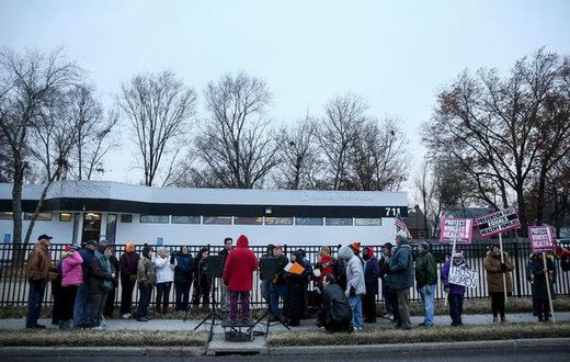 FBI investigates suspicious fire at planned parenthood clinic in Missouri