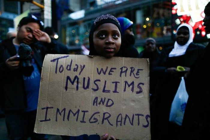 The White House is planning a new travel order that would allow it to circumvent a federal court decision to blocked the ban affecting all refugees and anyone from seven Muslim-majority countries