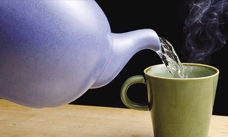 Benefits of drinking warm water in the morning (Courtesy)