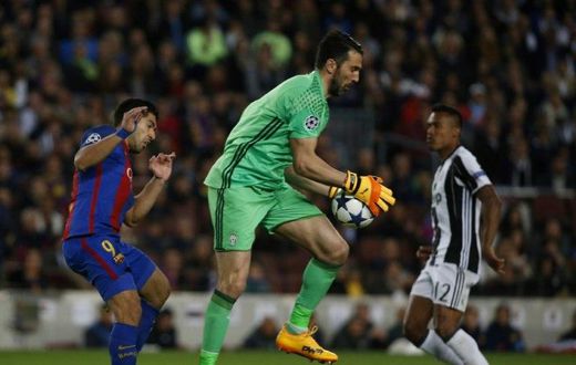 Juventus goalkeeper Gianluigi Buffon claims the ball ahead of Barcelona forward Luis Suarez during the Champions League quarter-final second leg at the Camp Nou stadium in Barcelona on April 19, 2017