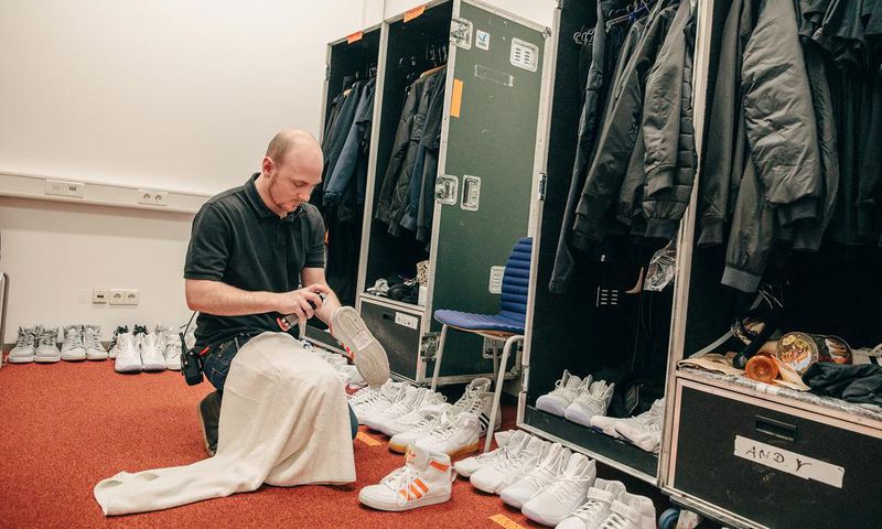 He Knows the Stars' Dirty Laundry. Because He Washes It.