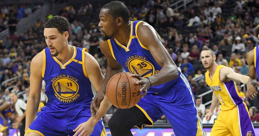 Klay Thompson (Left) with Kevin Durant (Right) during a past game