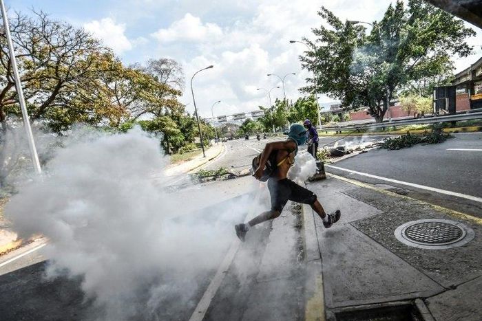 As Venezuela's protests grow deadly, volunteers have stepped in to care for the injured