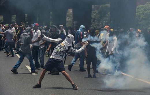 Marchers in Caracas were forced back by lines of soldiers and police deployed to contain what the opposition vowed would be the "mother of all protests"