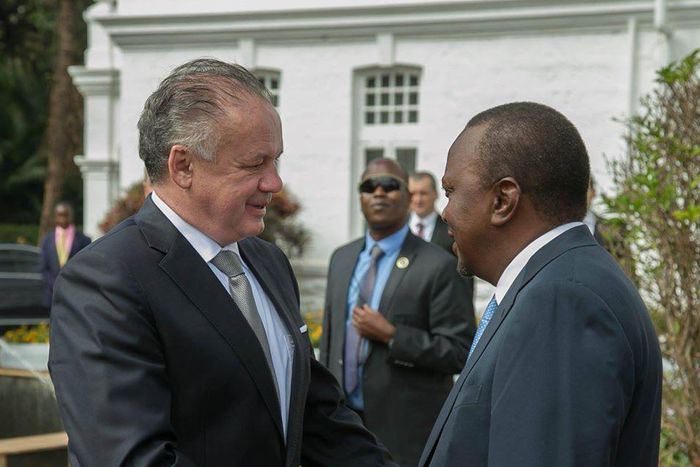 The President of Slovakia, Andrej Kiska (left) is received by his host President Uhuru Kenyatta at State House, Nairobi.