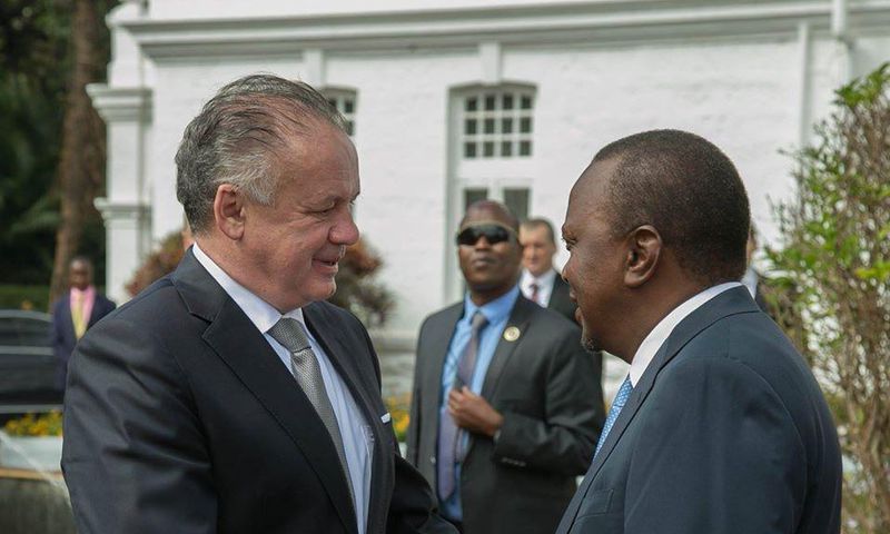 The President of Slovakia, Andrej Kiska (left) is received by his host President Uhuru Kenyatta at State House, Nairobi.