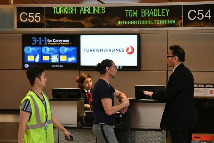 The US and Britain ban laptops and tablet computers from passenger cabins on certain airlines' flights from some airports in Turkey, the Middle East and North Africa