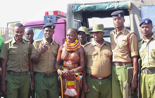 Photos of Akothee in Turkana helping drought victims