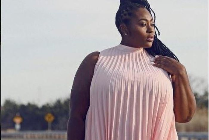 Jerza M is a plus size model and a fashion blogger.