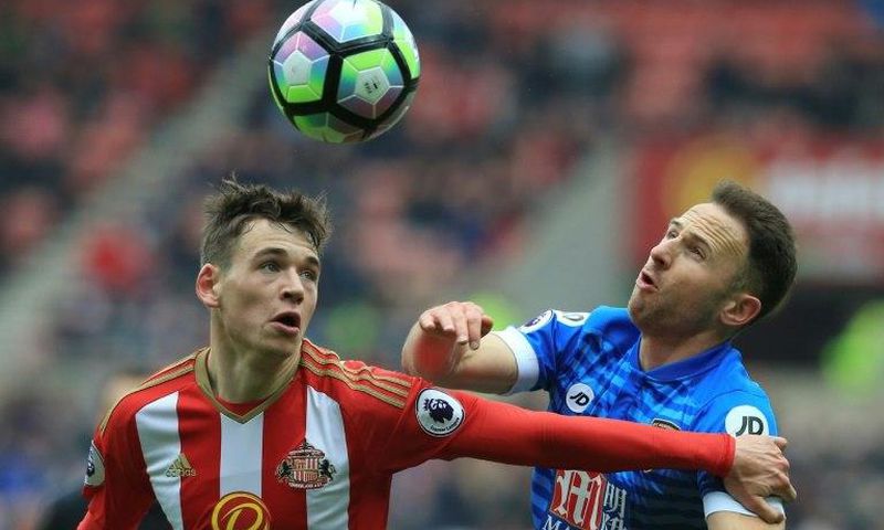 Sunderland's Donald Love (L) and Bournemouth's Marc Pugh (R) vie for the ball during their English Premier League football match at the Stadium of Light in Sunderland, north-east England on April 29, 2017