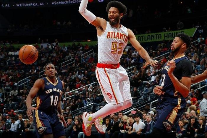 The New Orleans Pelicans had to play much of the game against the Atlanta Hawks without Anthony Davis (C) after he was hurt in the first quarter of the game