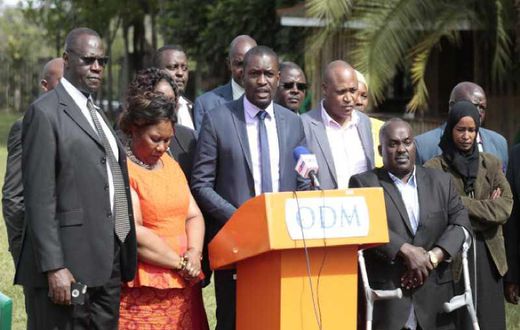 ODM Secretary General Edwin Sifuna (centre) flanked by NEC members addressing the press at a Nairobi hotel