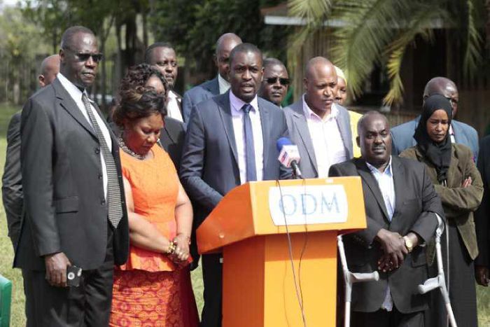 ODM Secretary General Edwin Sifuna (centre) flanked by NEC members addressing the press at a Nairobi hotel