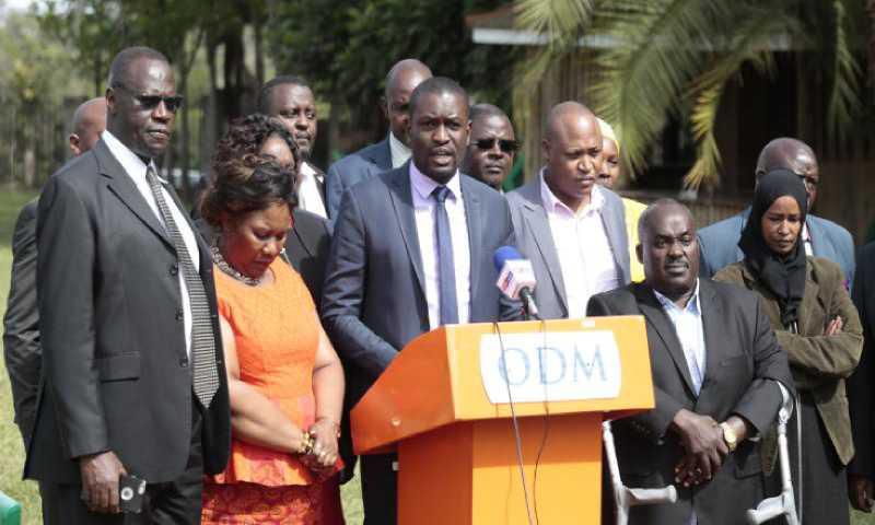 ODM Secretary General Edwin Sifuna (centre) flanked by NEC members addressing the press at a Nairobi hotel