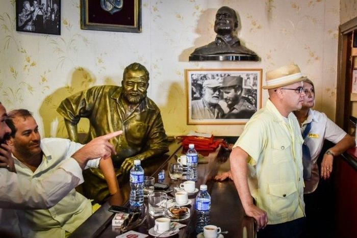 The Havana bar El Floridita, one of Ernest Hemingway's favourites, has been closed as Cuba mourns Fidel Castro