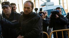Miguel Angel Munoz (C) arrives at the provincial court of Leon, north of Spain, to be tried for the murder of a US tourist in 2015, on March 14, 2017