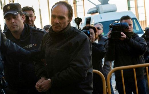 Miguel Angel Munoz (C) arrives at the provincial court of Leon, north of Spain, to be tried for the murder of a US tourist in 2015, on March 14, 2017