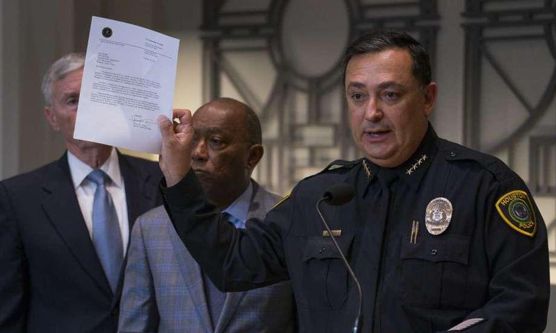 FBI to investigate Houston police officers after deadly drug raid