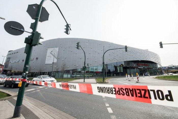 A police cordon around the "Limbecker Platz" in Essen