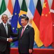 China's President Xi Jinping (R) shakes hands with US President Barack Obama before the G20 leaders' family photo in Hangzhou on September 4, 2016