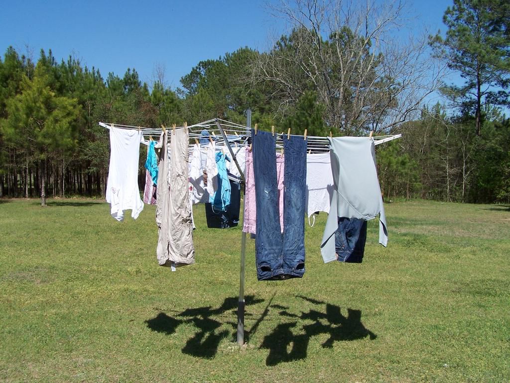 Airing clothes(kindacrunchykate)