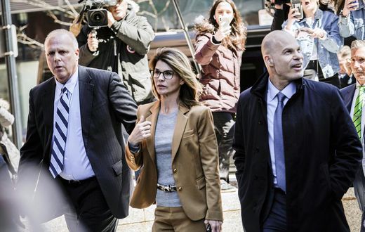 Students Receive 'Target Letters' in College Admissions Scandal, Lawyer Says