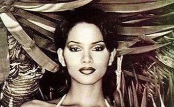 Halle Berry's New Bikini Photo Is A Photoshop Fail