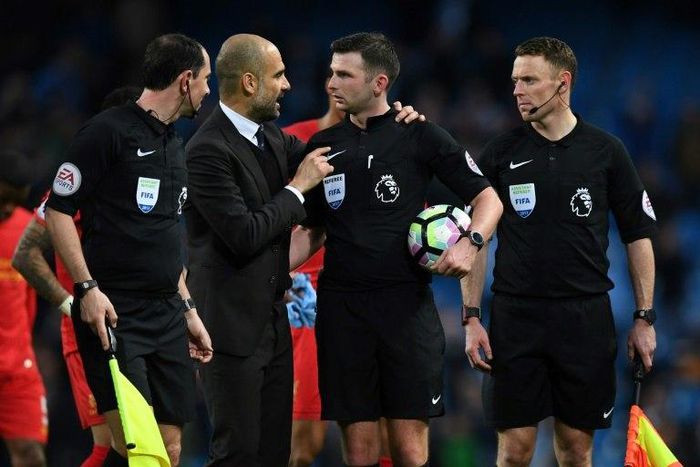 Manchester City's manager Pep Guardiola (2ndL) speaks with referee Michael Oliver after an English Premier League football match against Liverpool on March 19, 2017