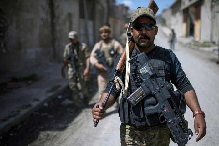 A member of Iraq's elite Rapid Response Division walks down a street during their advance in western Mosul on April 19, 2017