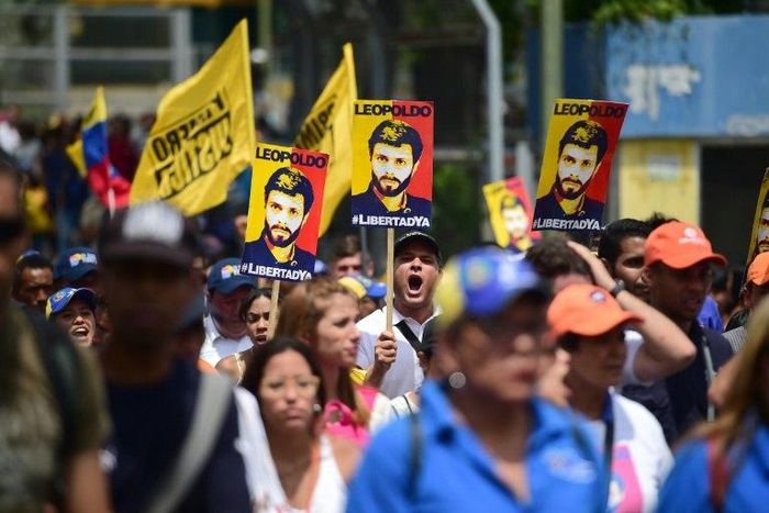 Protesters rally in April outside the entrance to the Ramo Verde penitentiary in Los Teques, near Caracas, where Venezuelan opposition leader Leopoldo Lopez is imprisoned