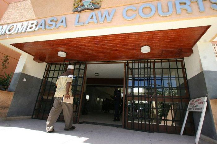 Entrance to the Mombasa Law Courts (Twitter)