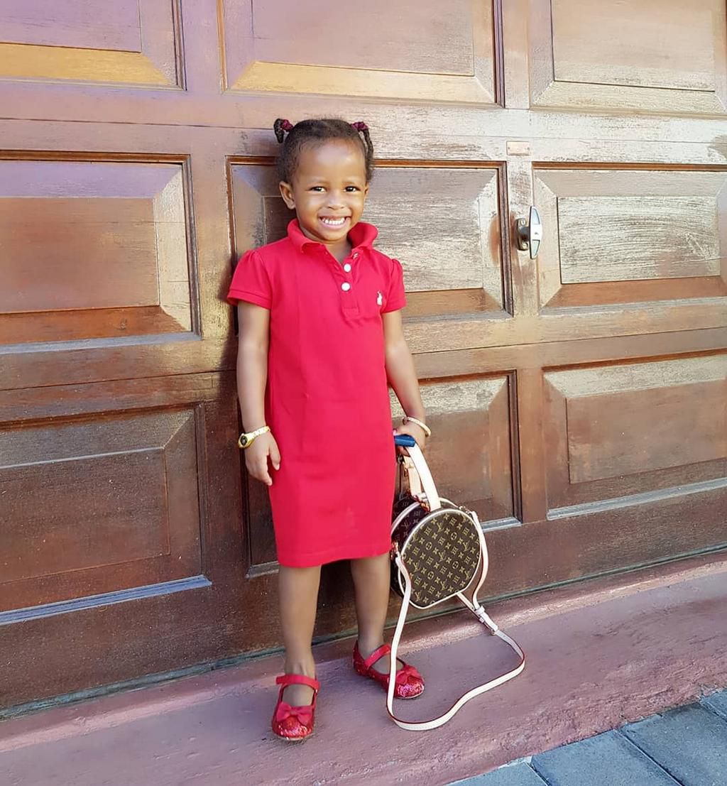 Latifah and her bag (Instagram)