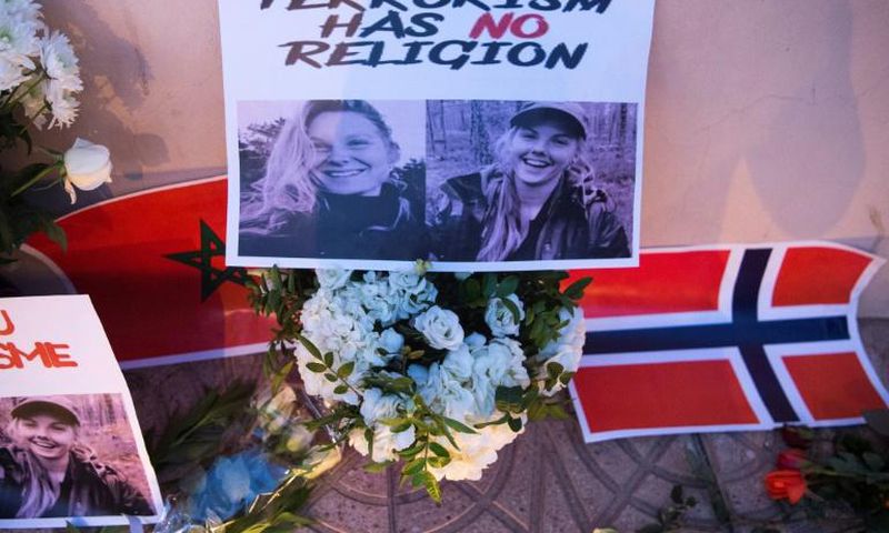 Moroccans paid tribute to Danish student Louisa Vesterager Jespersen (L) and Norwegian Maren Ueland after they were murdered