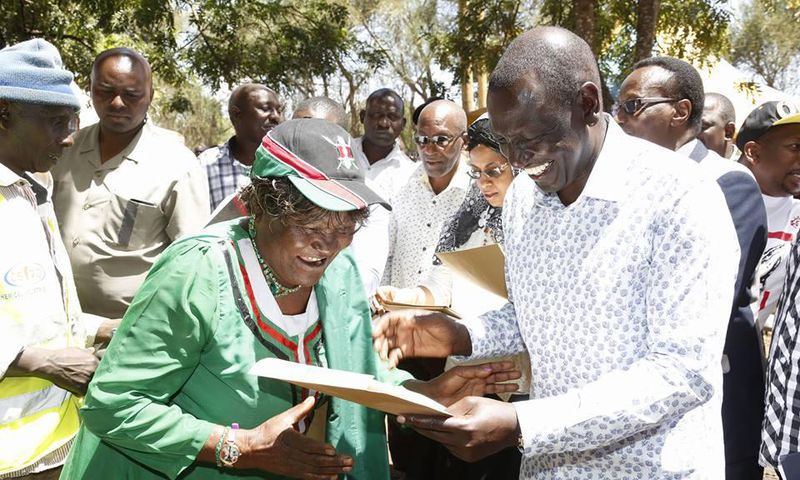 Deputy President William Ruto issues a title deed to one of the locals at Chala Njukini, Taita Taveta County.
