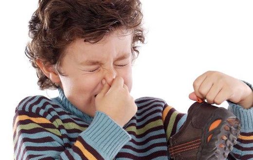 ___6474425___https:______static.pulse.com.gh___webservice___escenic___binary___6474425___2017___4___4___9___smelly+shoes
