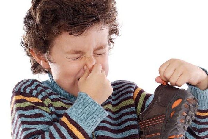 ___6474425___https:______static.pulse.com.gh___webservice___escenic___binary___6474425___2017___4___4___9___smelly+shoes