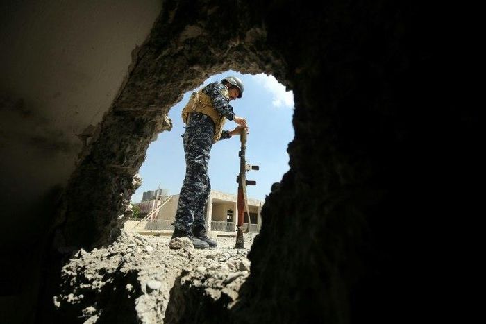 A member of the Iraqi forces reloads a rocket-propelled grenade during clashes with Islamic State (IS) group fighters in the old city of Mosul