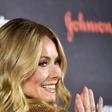 Kelly Ripa Just Shared A No-Makeup Beach Selfie