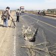 Cracks that developed on Mai-Mahiu -Naivasha Road following tremors experienced on Sunday night (Twitter)