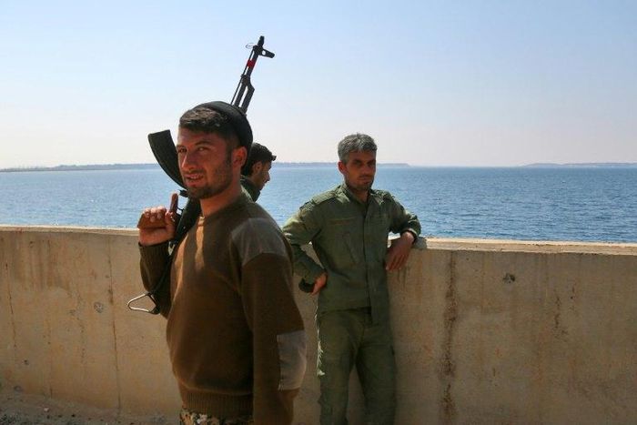 Fighters of the US-backed Syrian Democratic Forces guard a section of Tabqa Dam under their control on March 28, 2017