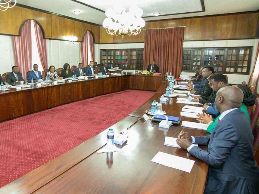 President Uhuru Kenyatta leads the Cabinet at State House