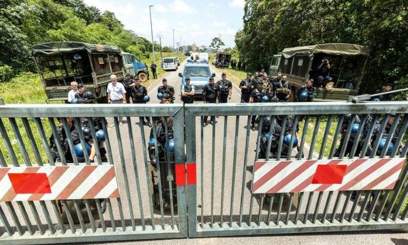 Riot policemen stand at the entrance of the Kourou space center (Centre Spatial Guyanais) during a protest over security and the state of the economy on April 4, 2017 in Kourou, French Guiana
