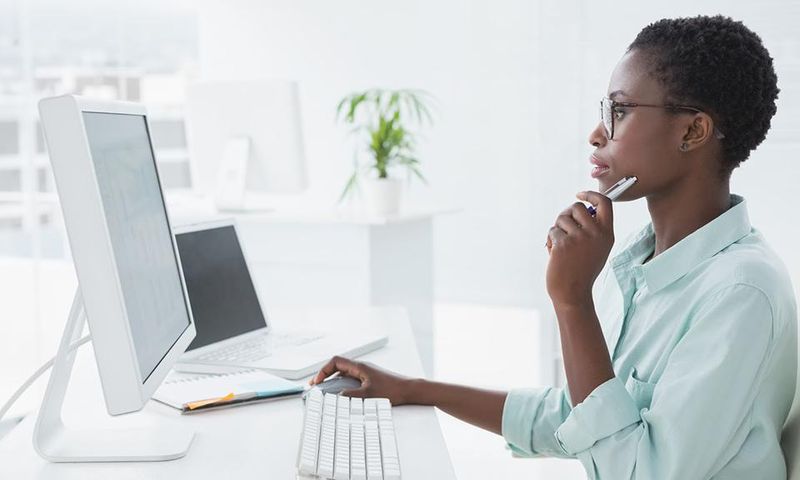 Black-woman-computer (Black Voice News)