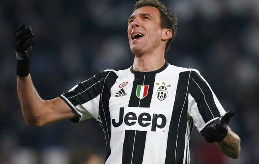 Juventus' forward Mario Mandzukic reacts during the Italian Serie A football match against Empoli on February 25, 2017