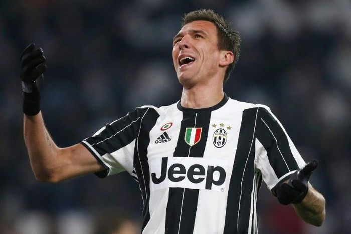 Juventus' forward Mario Mandzukic reacts during the Italian Serie A football match against Empoli on February 25, 2017